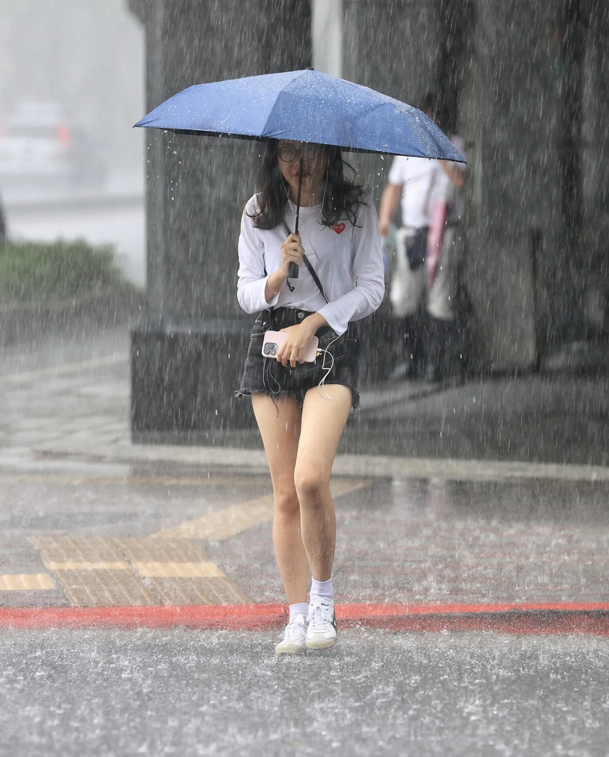 午後大雷雨來襲　醫提醒「雷暴哮喘」恐發作