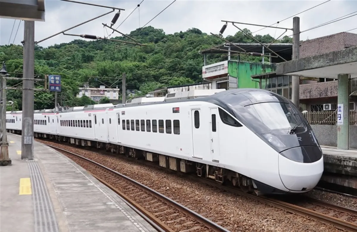 因應暑假、投票 台鐵25至27加開車明凌晨購票