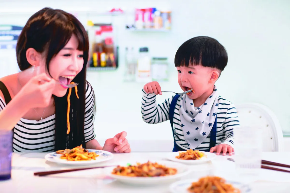 進食細嚼餐後不平躺 有效改善胃食道逆流