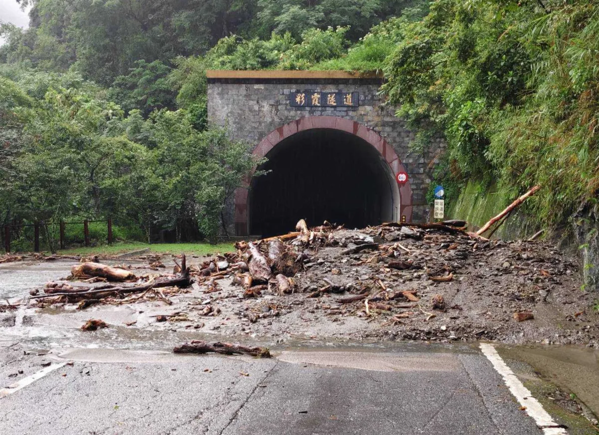 落石阻路 台20線向陽至新武橋封閉