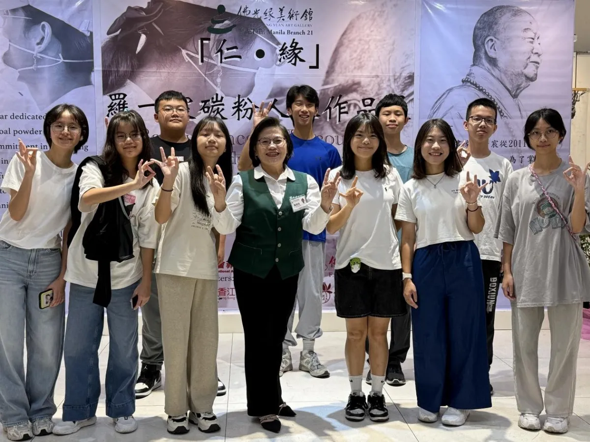 Learning English through Art – Pu-Men Students at Mabuhay Temple Art Gallery