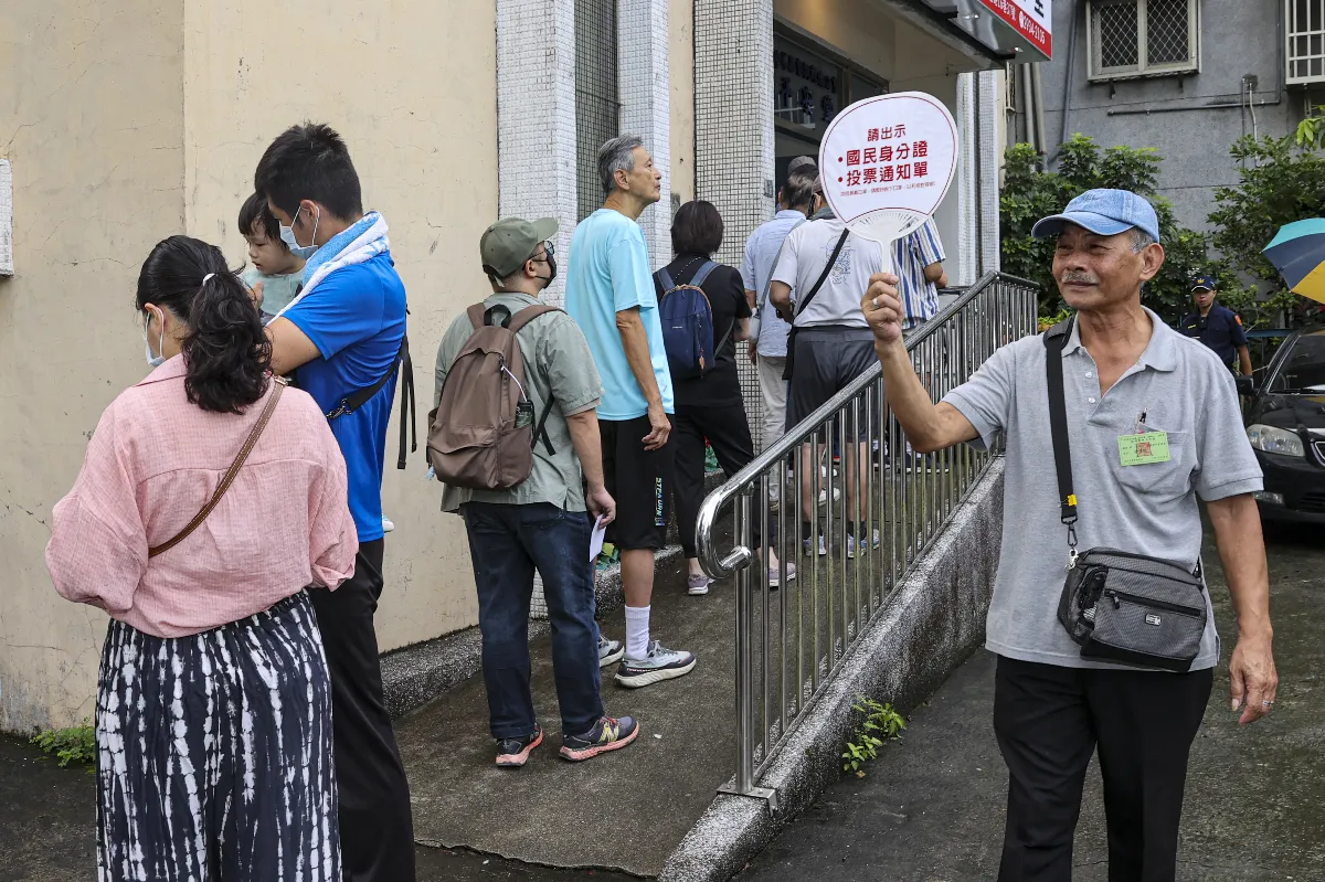 全國9縣市展開罷免投票 各地人潮直擊