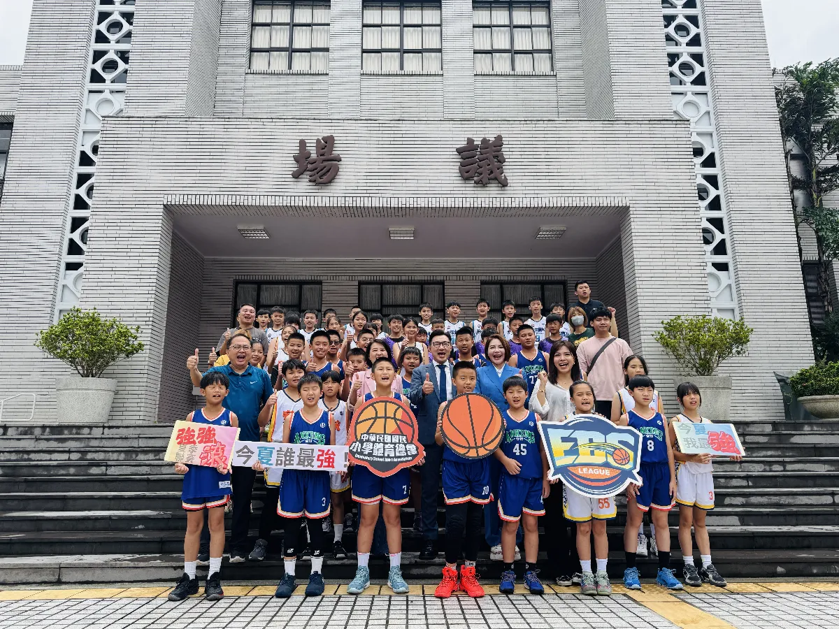 全國小學夏季籃球聯賽8月台中開戰 小朋友立院開記者會兼上公民課