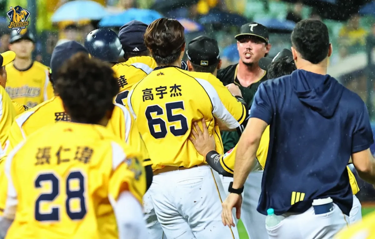 中職／許基宏滿貫兄弟4轟射雄鷹　觸身球引發板凳清空