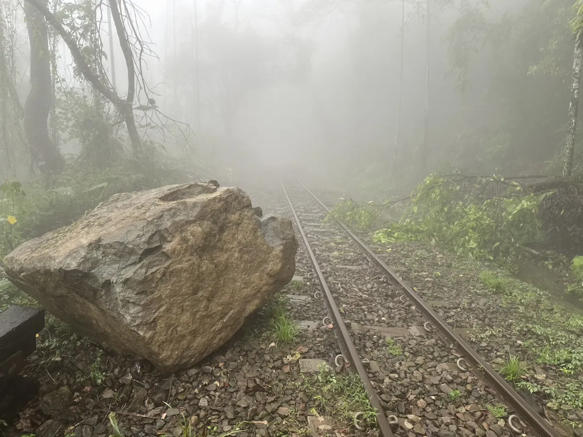 鐵路沿線土石崩落 阿里山林鐵續停駛