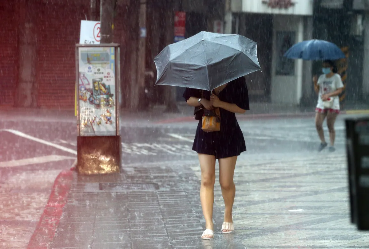 西南氣流未歇！高屏山區累積雨破1600毫米、周末雨勢恐再增強