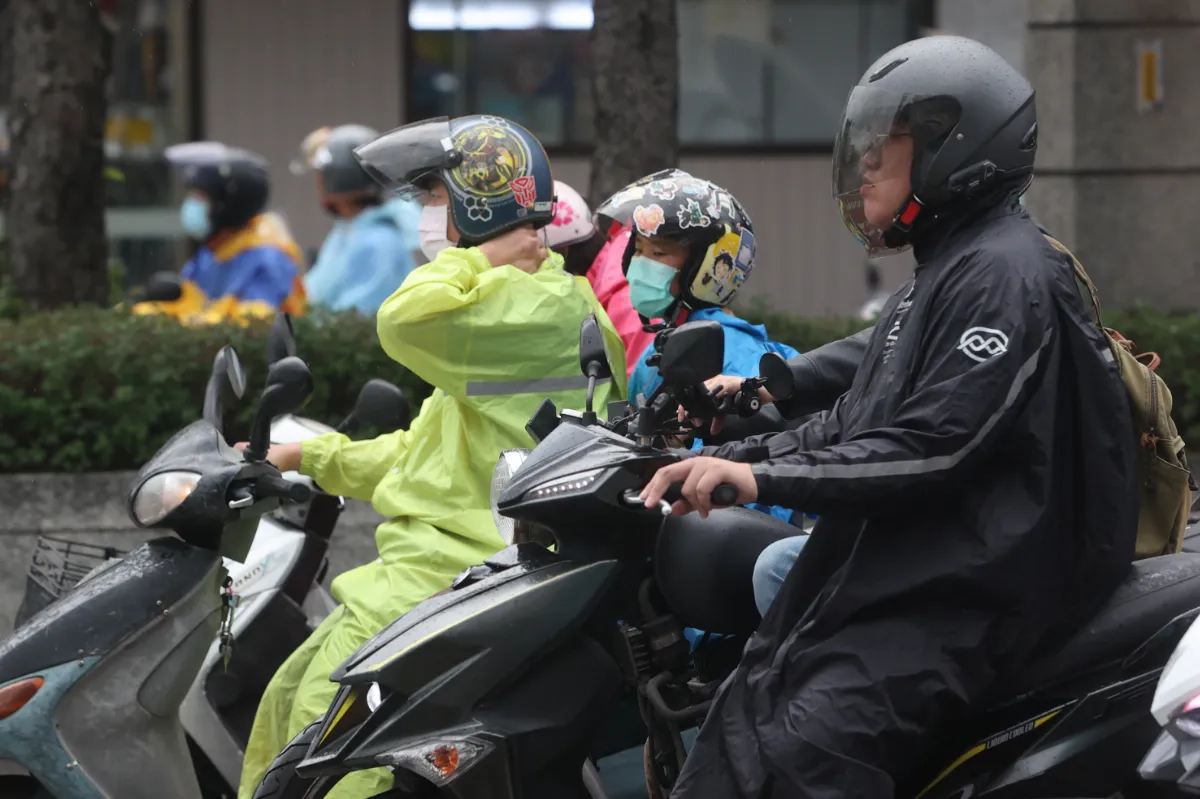 西南氣流豪雨影響廣又久 1998年以來連7天測站日雨量破200毫米