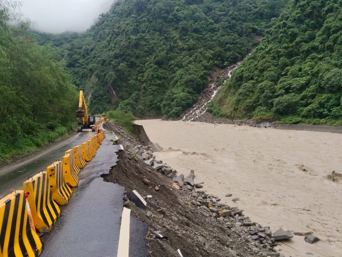南橫路毀憂山區斷糧 優先戒護通行醫療及物資