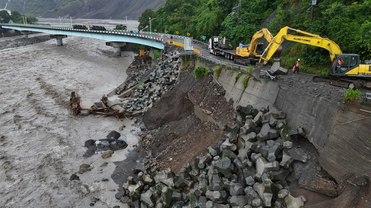 南部豪雨災後搶通中 8處道路災阻拚今午後陸續排除