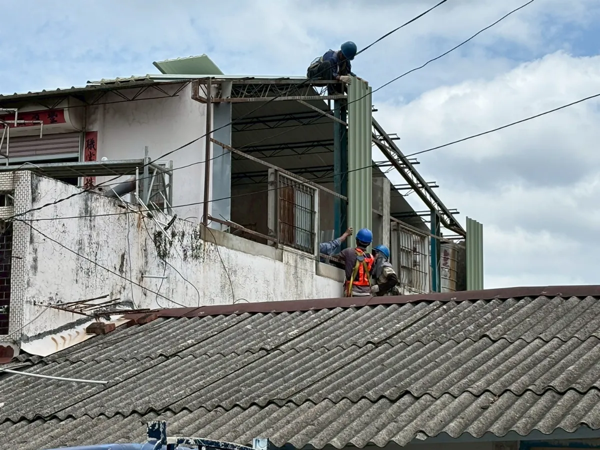 風災重創民宅 鐵道局、公路局出動、企業愛心到場助修繕