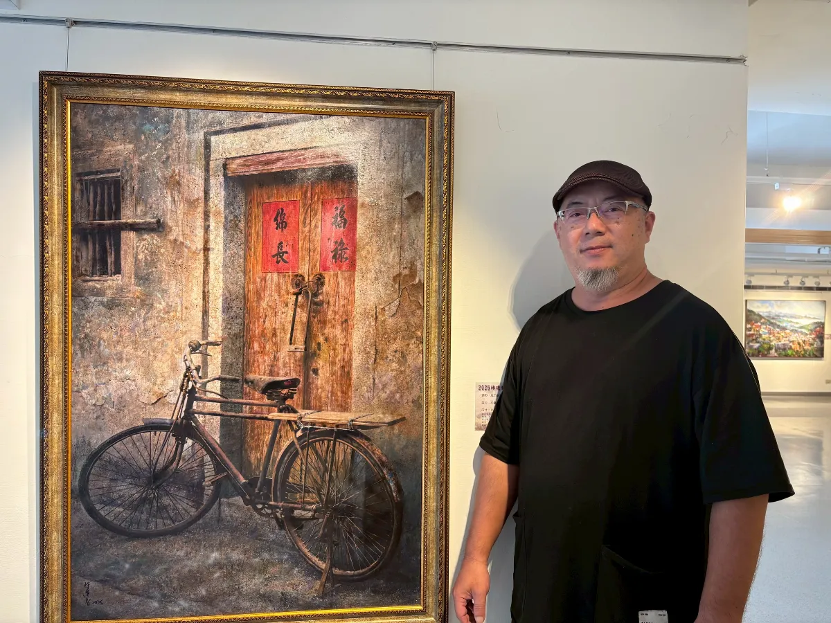 旅遊寫生趴趴走 陳建智「愛玩」畫風隨興自在