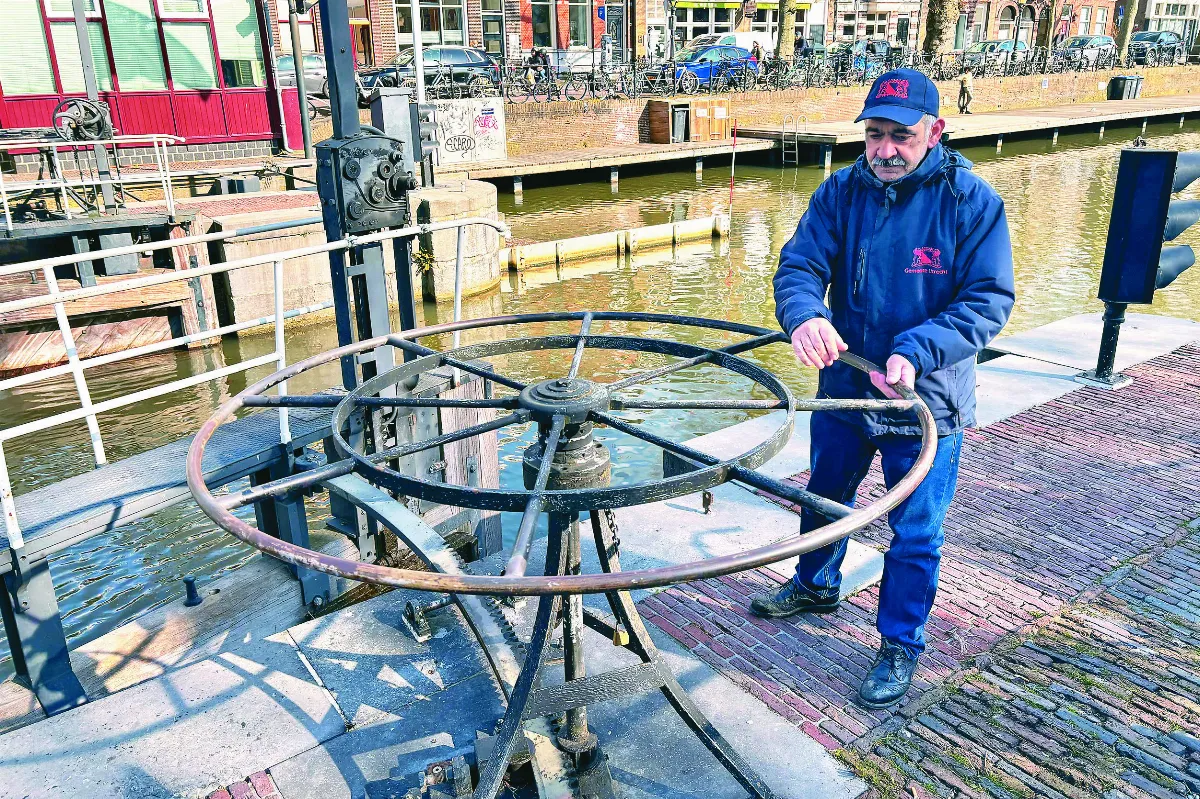 荷蘭創意魚門鈴 幫助魚群洄游