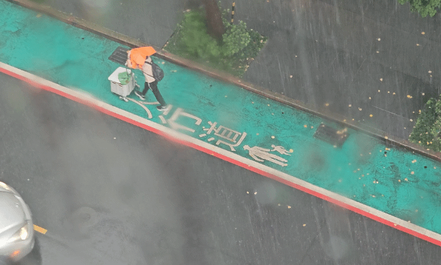 下班要撐傘 17縣市發布豪大雨特報