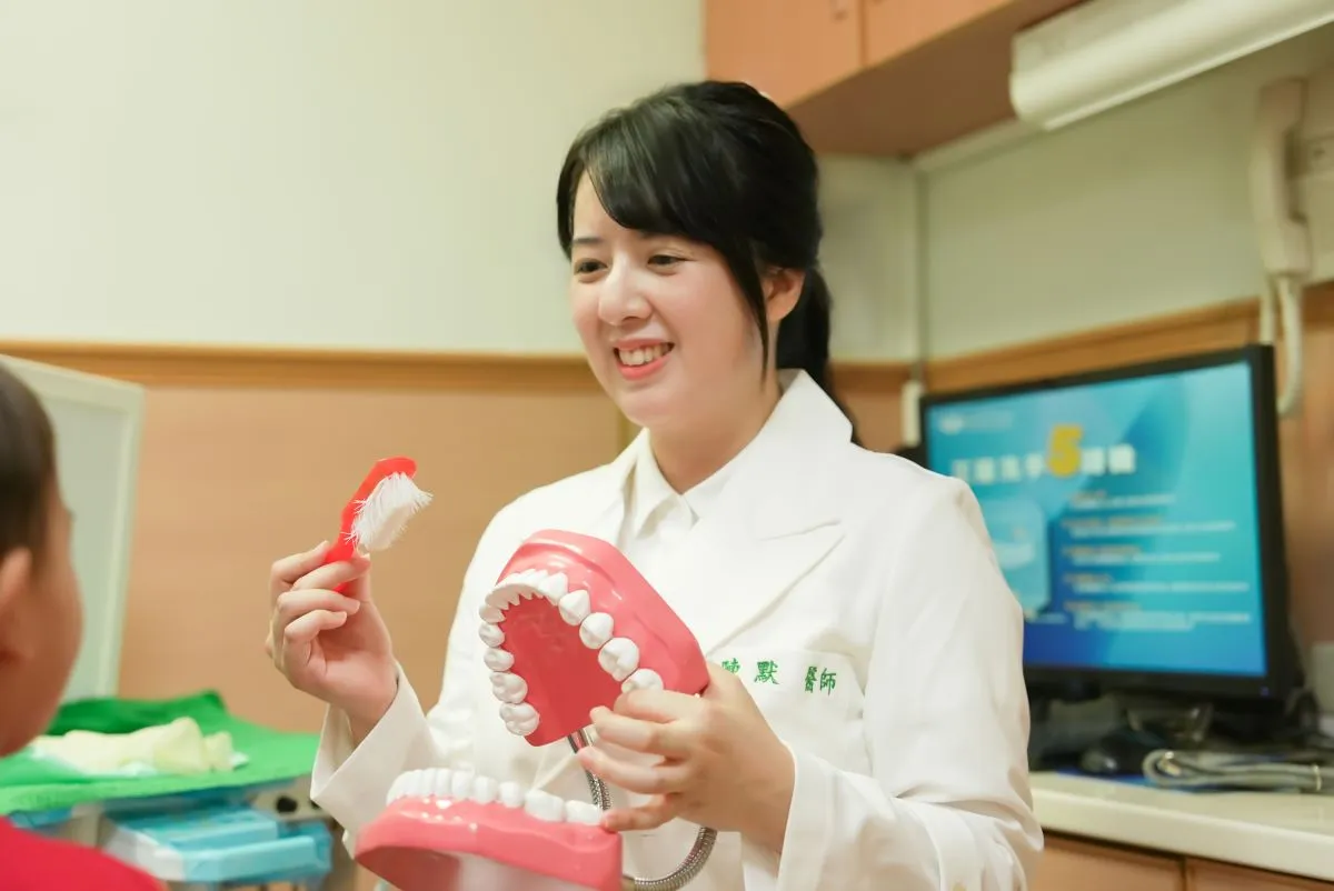乳牙蛀牙易引併發症 兒醫教5招護齒