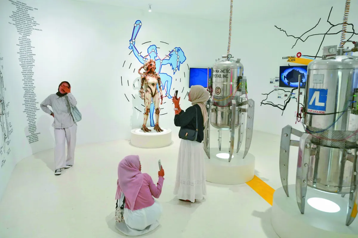 印尼幽浮節 搭起連結宇宙天線