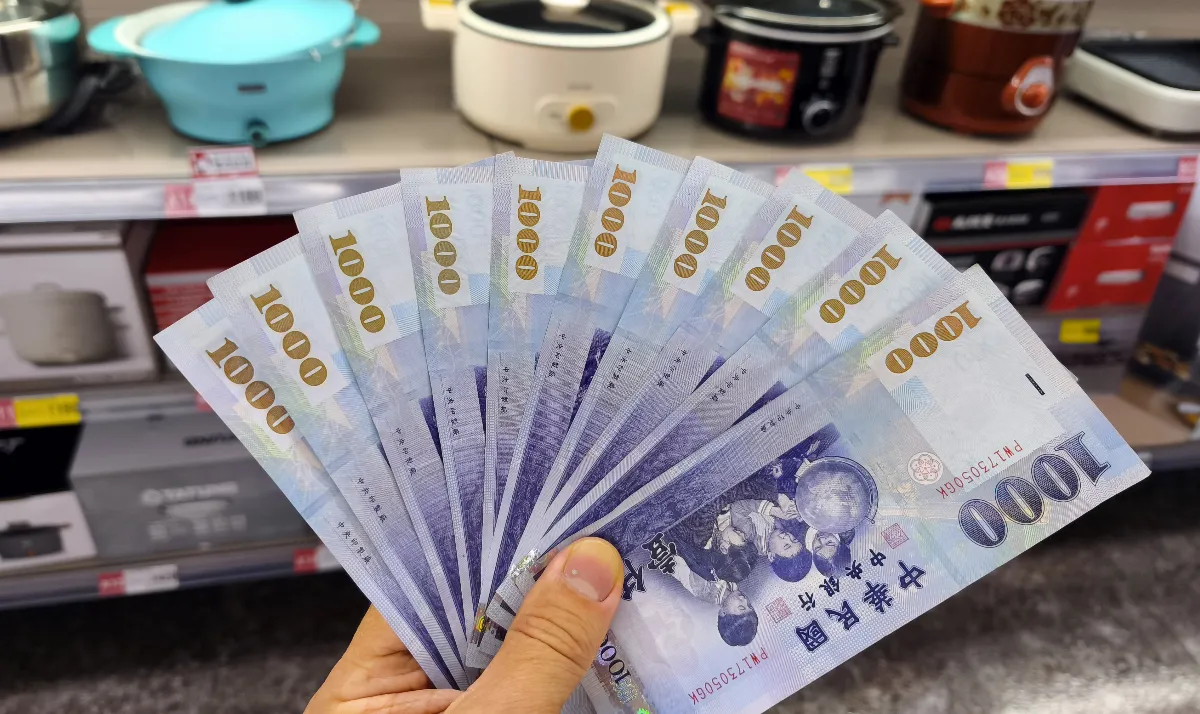 政院擬增特別條例預算至5900億 普發現金10月恐等不到