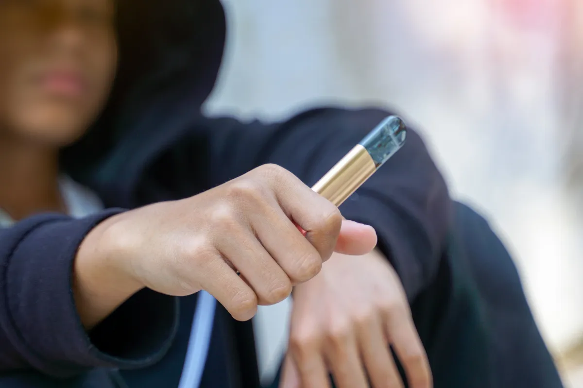 近2成青少年難擋菸品誘惑 醫揭同儕壓力是關鍵