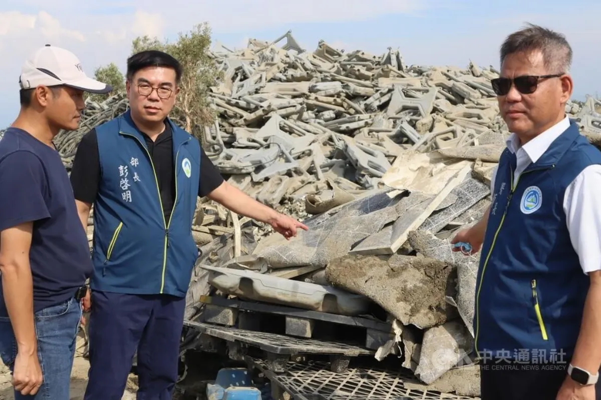 目睹嘉義縣光電業違規破碎浮板 彭啓明令19日前改善