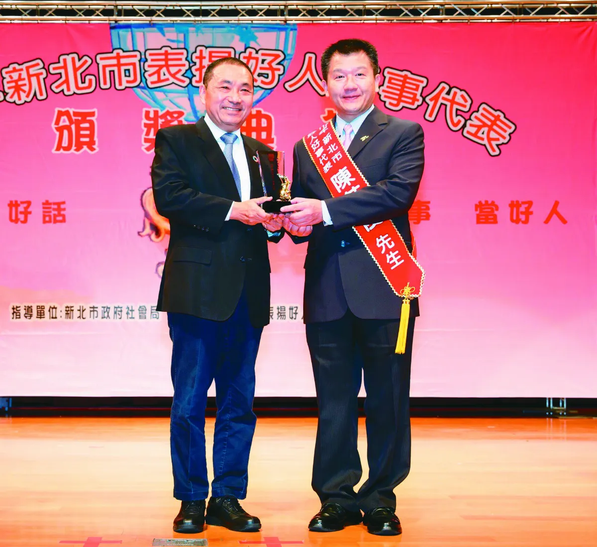 陳英俊 春風化雨途中法律助人