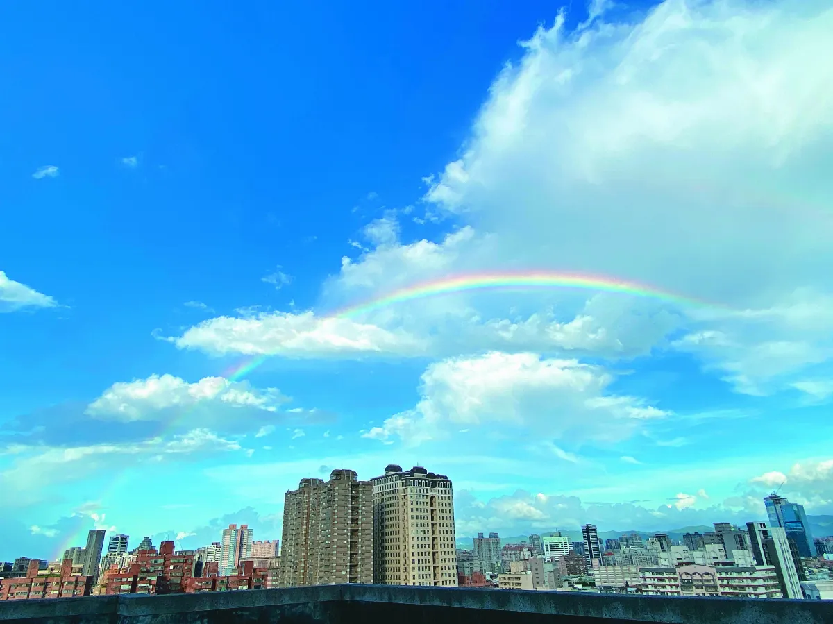 【素人攝影】城市追雲 讓心情乘風飛揚