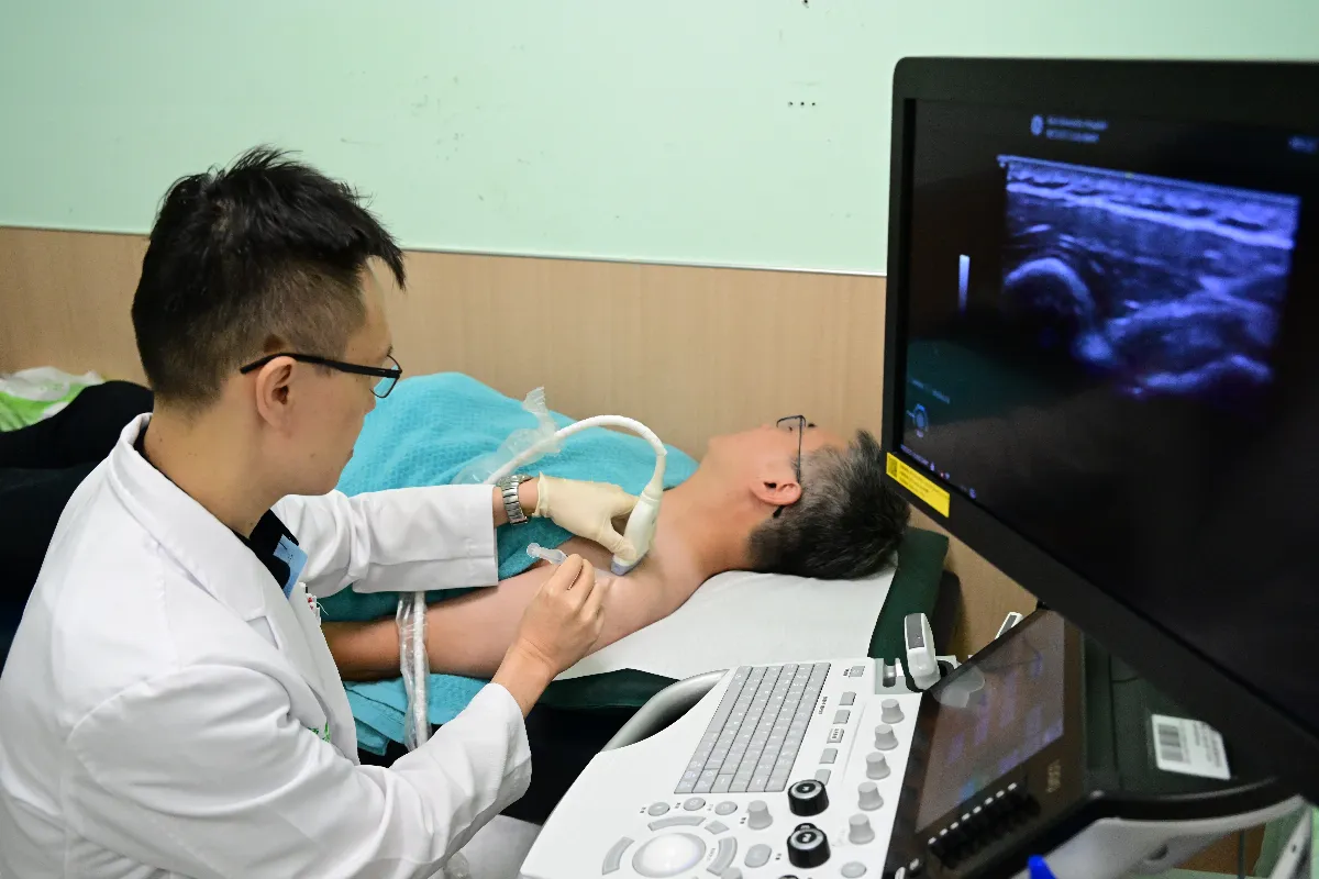 髮型師飽受五十肩苦 這樣做找回笑容