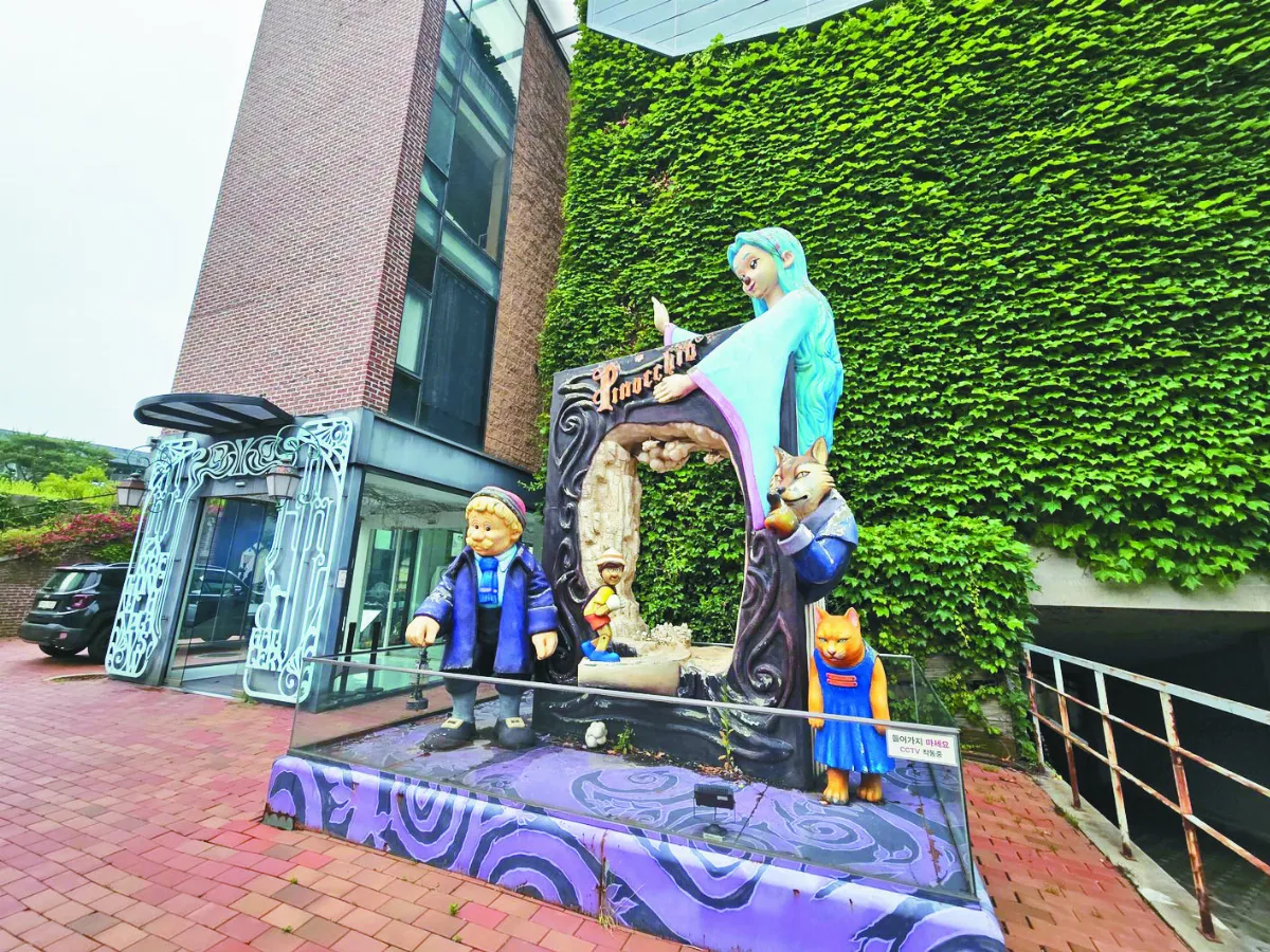 7出版人翻轉坡州 韓軍事重地變書城