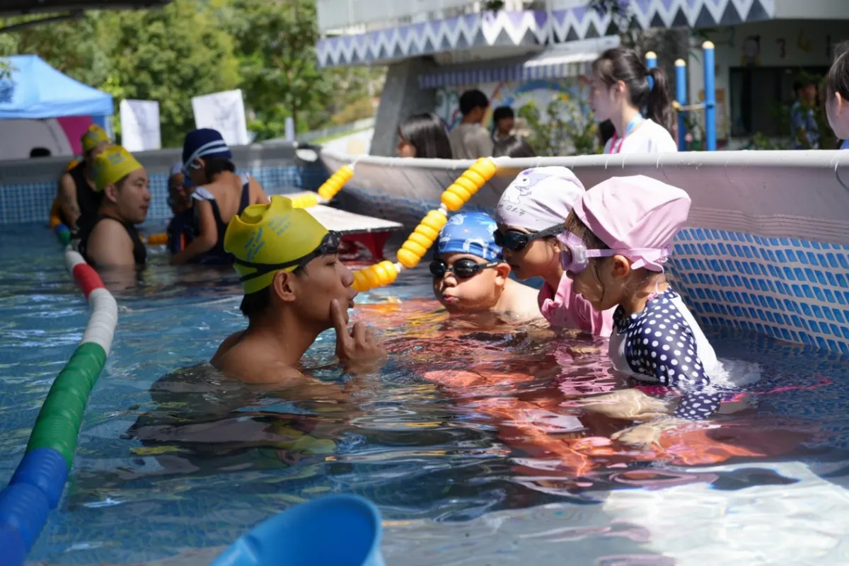 聽到偏鄉孩子渴望游泳的聲音 移動式泳池拉上山