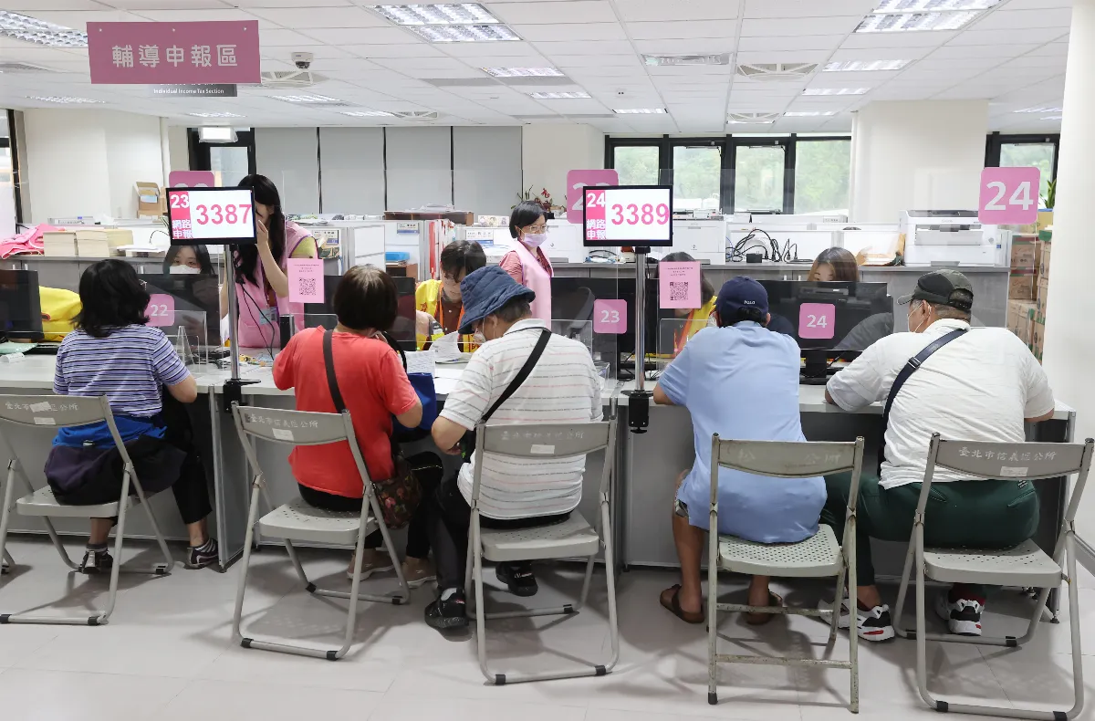 為增加家庭可支配所得 明年這些族群免繳綜所稅