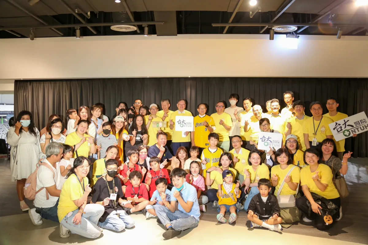 中職／中信兄弟公益場特別應援 台大醫移植病童首登大巨蛋