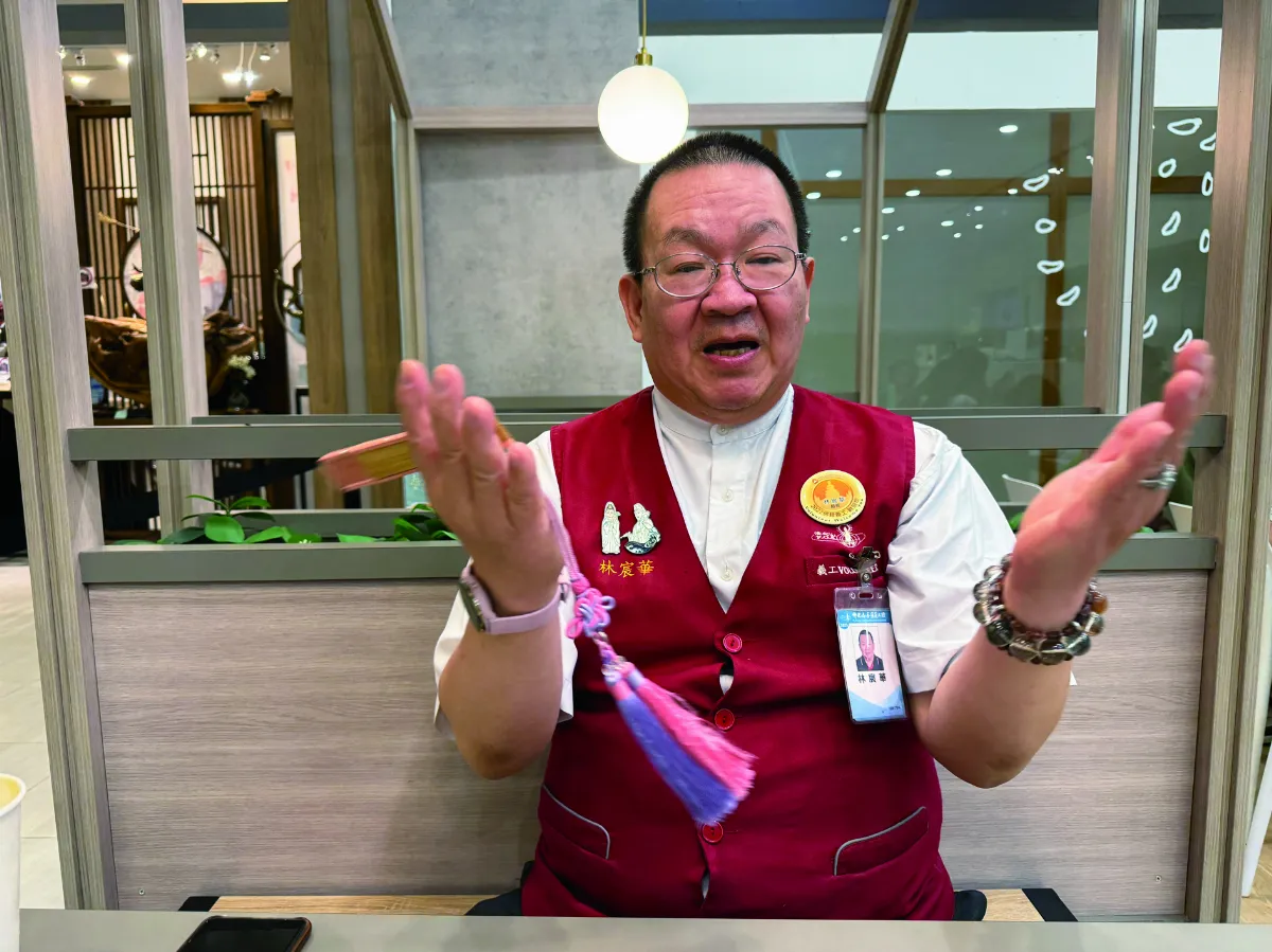 義工 已成一種生命狀態 林宸華 藉導覽把人領進佛門