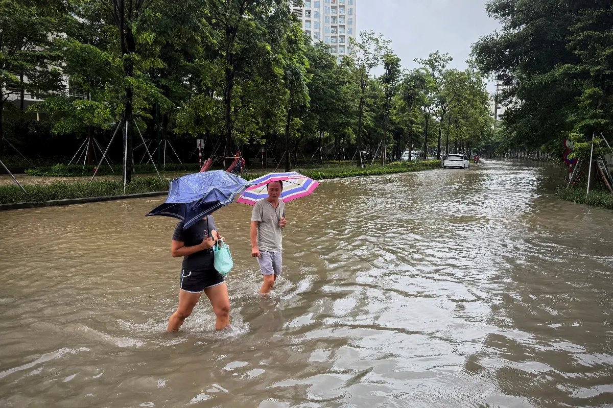 颱風劍魚襲越南 河內街道淹水、交通癱瘓