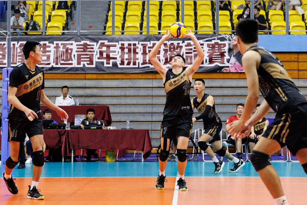 排球／登峰造極「台中內戰」 豐原高商二連勝晉四強