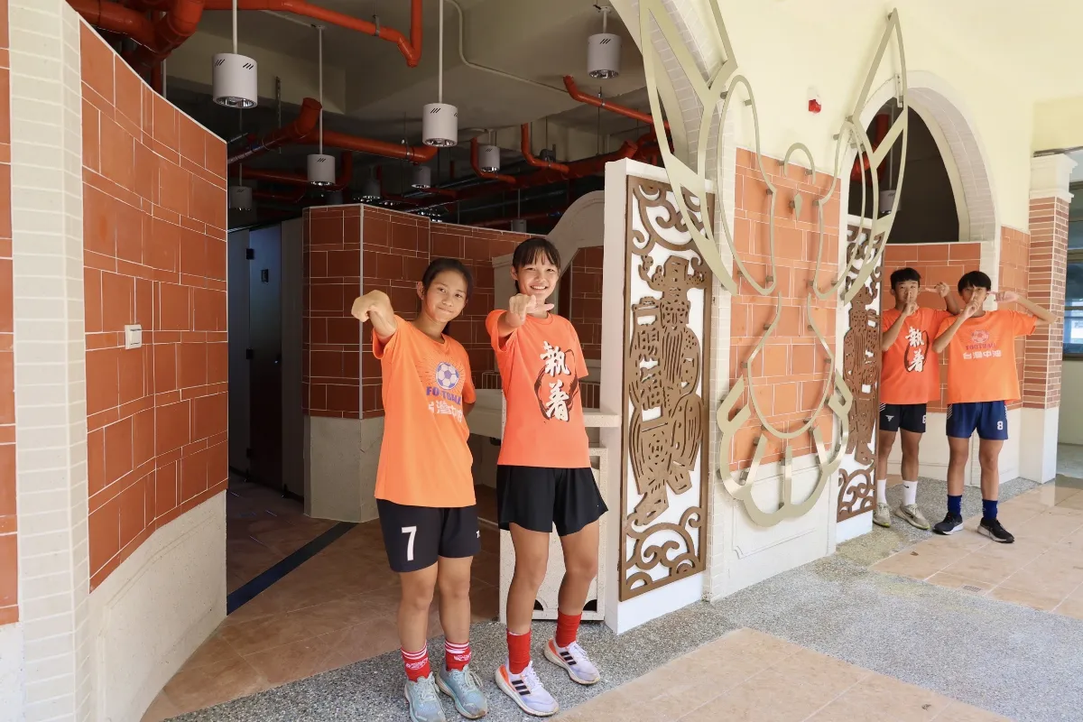 學校廁所大改造  從廟宇人文到晶圓意象超有梗