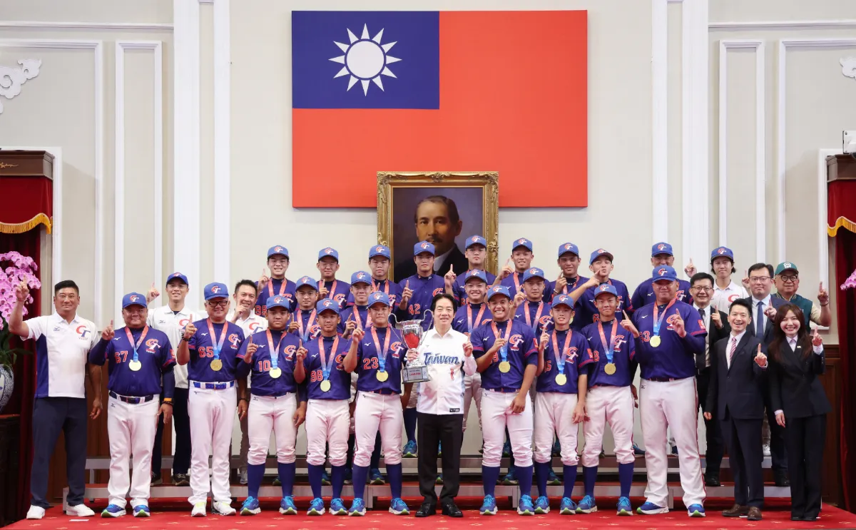 賴總統接見3棒球冠軍隊 喊話中華郵政製作紀念郵票