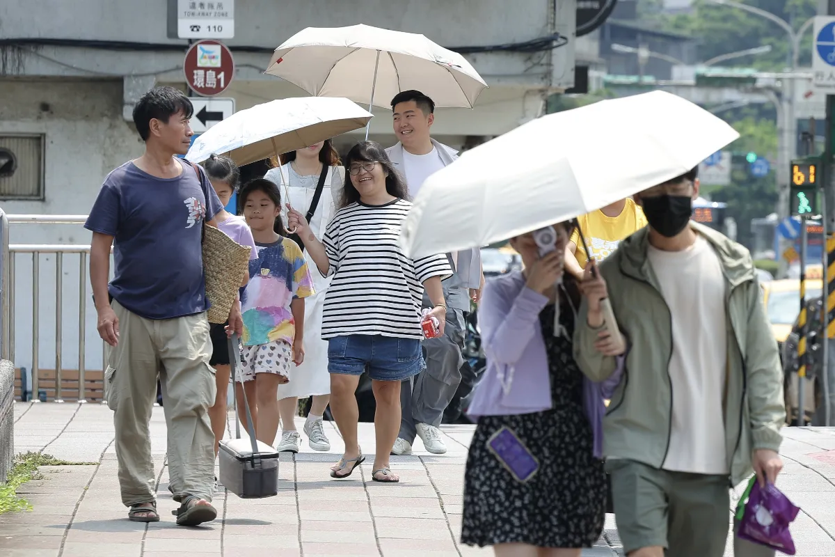全台炎熱、7日水氣增 塔巴颱風最快下午生成