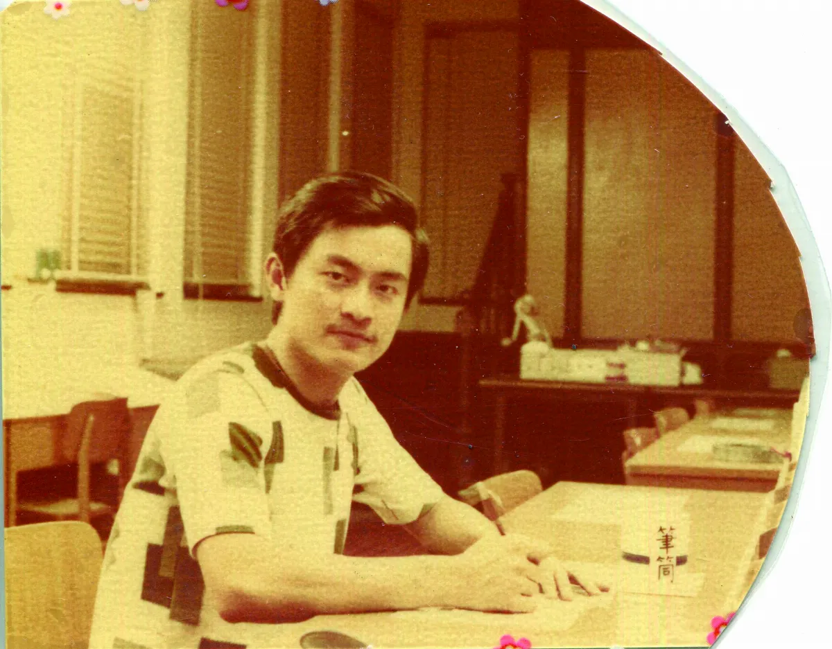 【深頁凝視】《小廖與阿美的沖印歲月，還有攝影家三叔公》 沖印年代的光與影