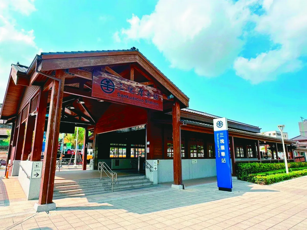 乘風而騎 高雄三塊厝登場