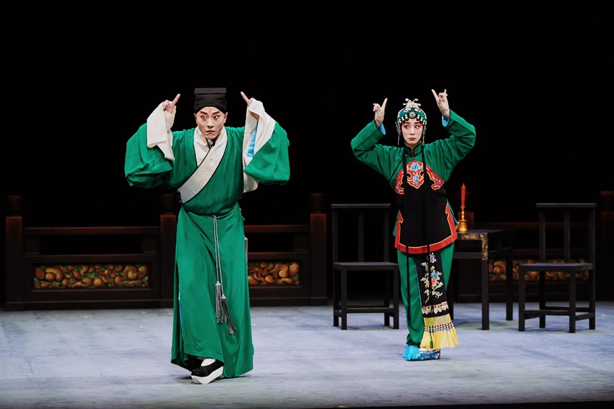 你敢說不會「甘願被騙」？國光劇團《求騙記》開演　