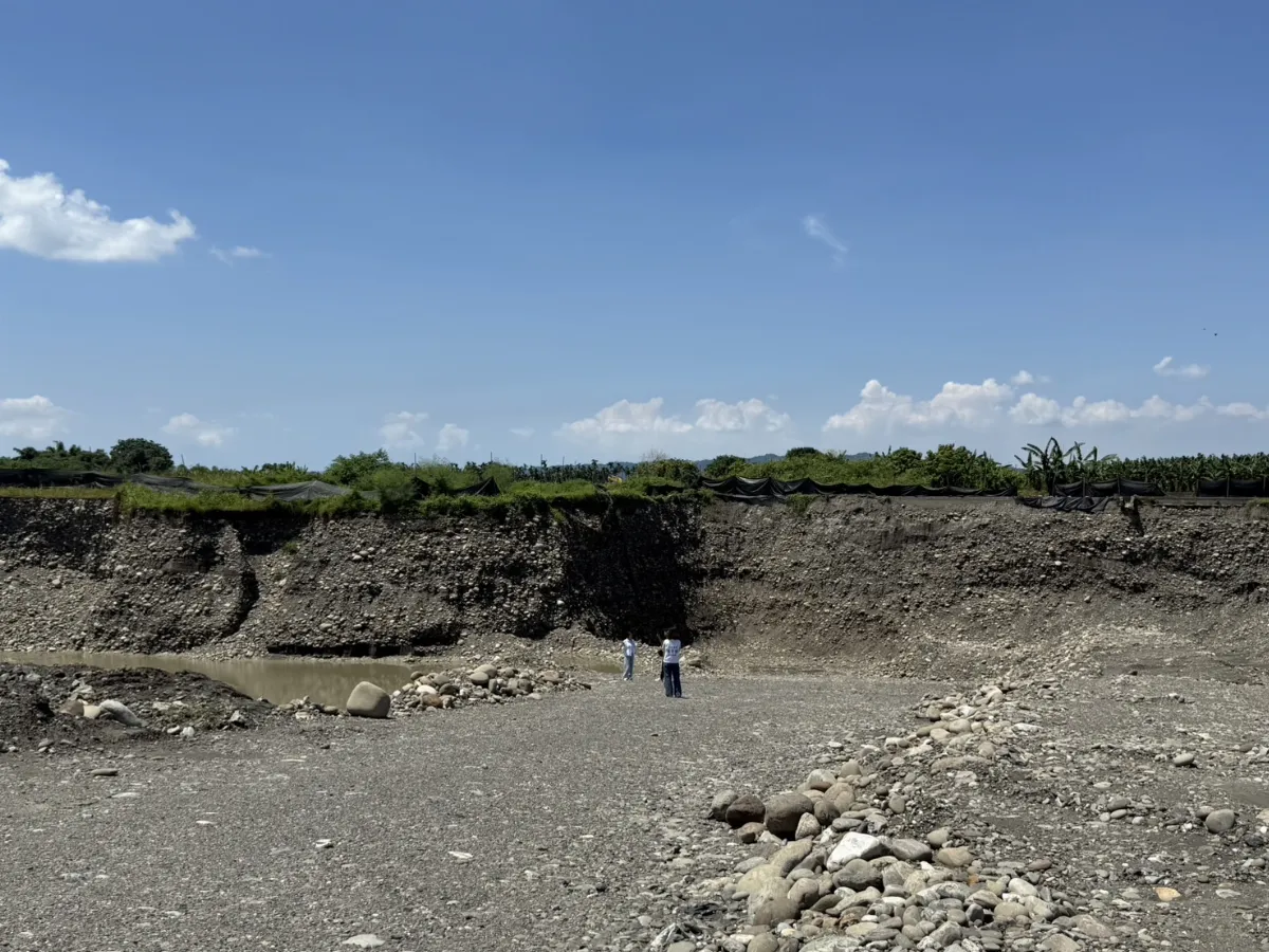 高雄盜採砂石變「美濃大峽谷」 柯志恩邀集各界視察