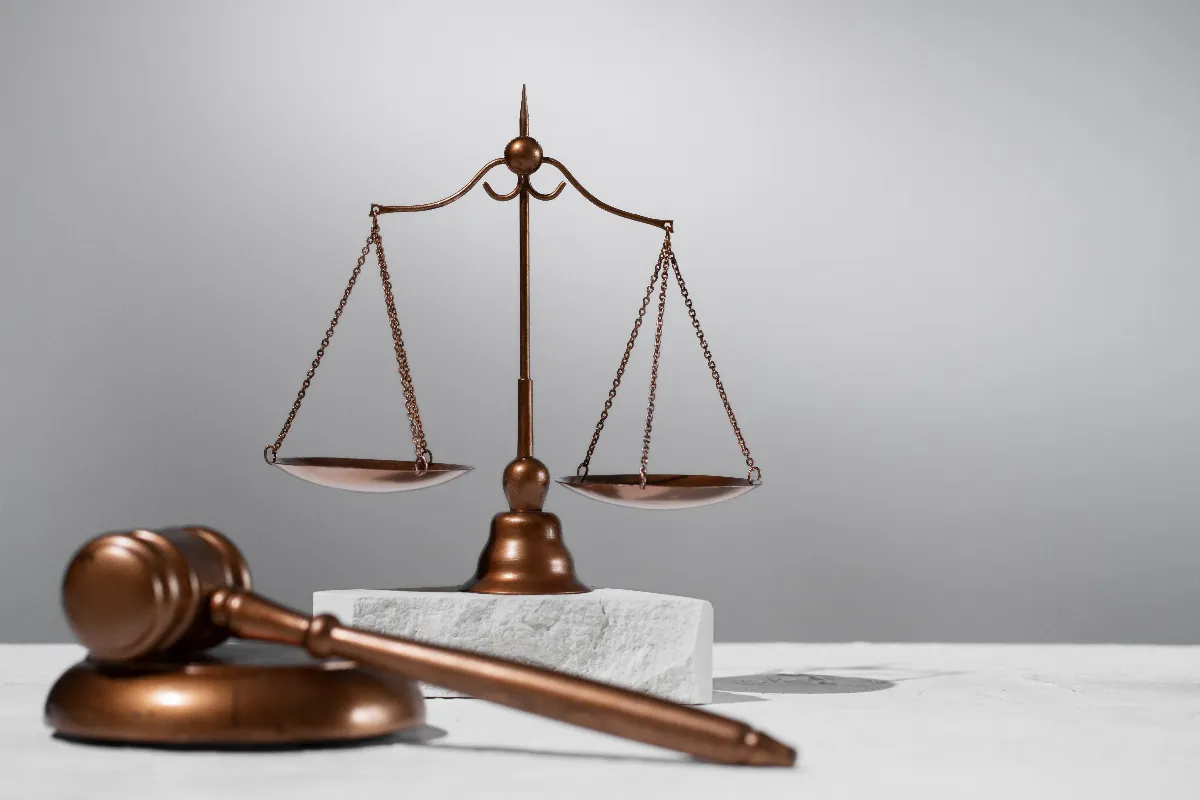 社論--尋求法律與人性間的平衡