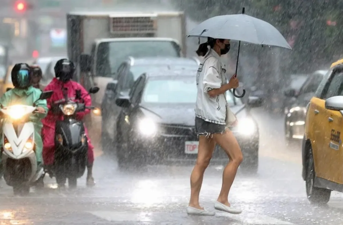 雷雨炸台南、高雄 台南機場部分航班延誤