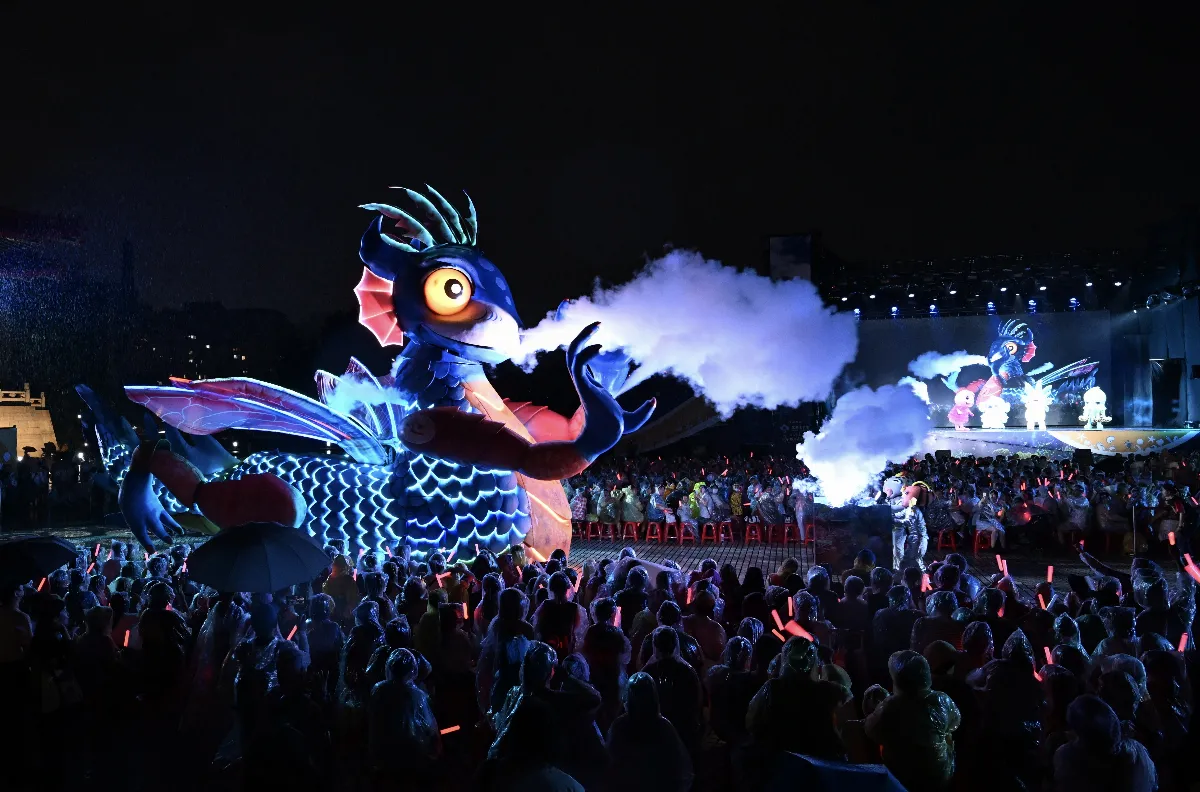 8公尺高「燈燈國王」本周前進高雄 親子共同解鎖燈怪宇宙