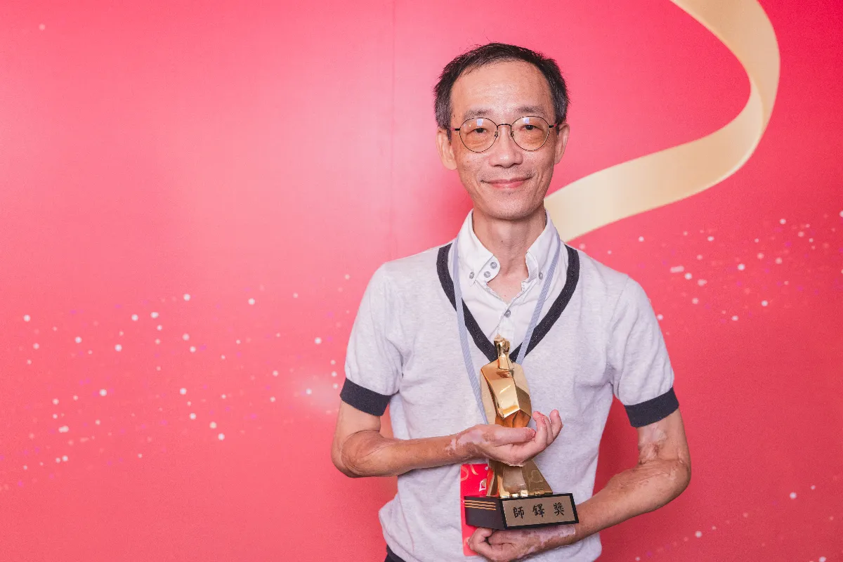 藉自身經驗引領學生思考 身障教師王致遠獲師鐸獎