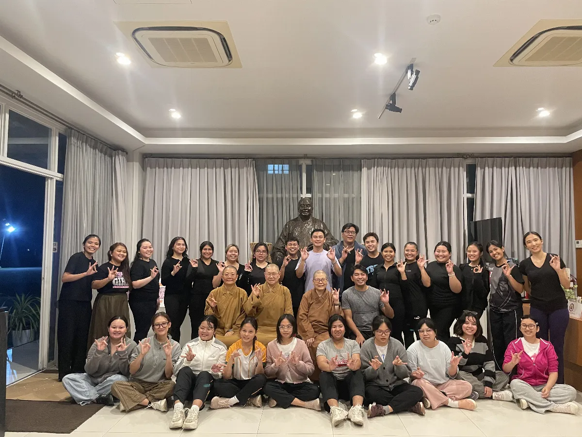 Ven. Yung Guang Encourages Siddhartha Training Program Students as They Showcase Artistic Talents