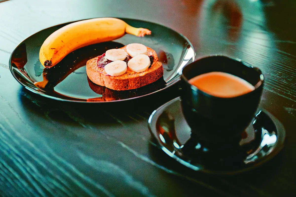香蕉配咖啡 營養師：愈吃愈累