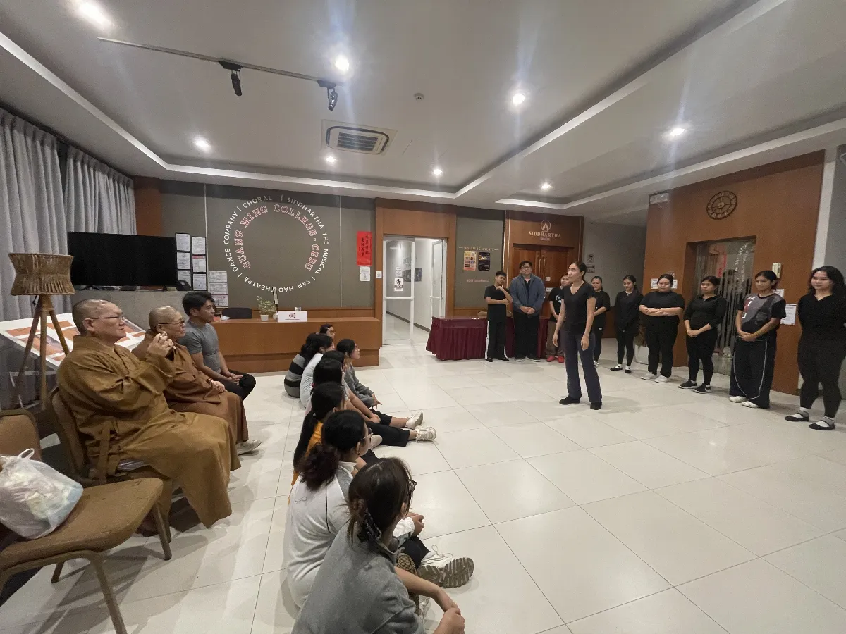 Ven. Yung Guang Encourages Siddhartha Training Program Students as They Showcase Artistic Talents