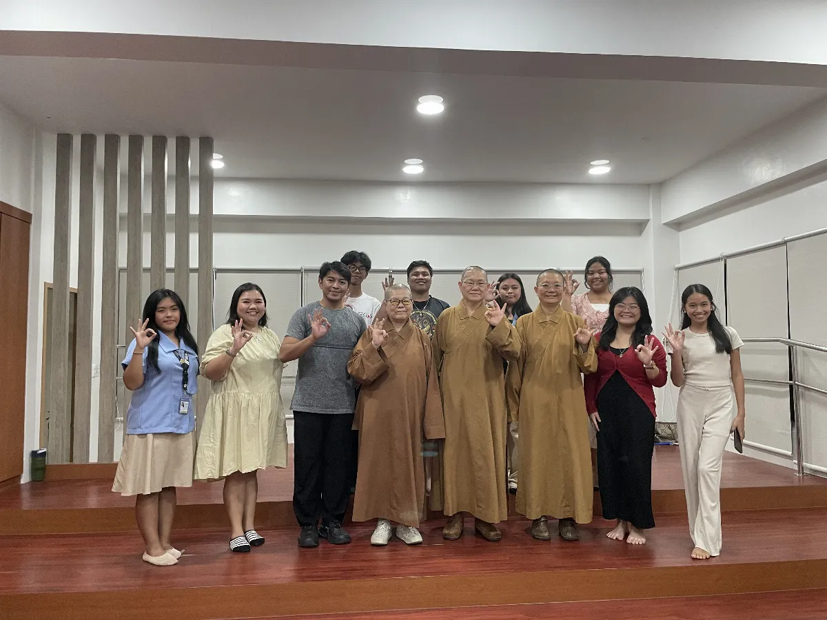 Ven. Yung Guang Encourages Siddhartha Training Program Students as They Showcase Artistic Talents