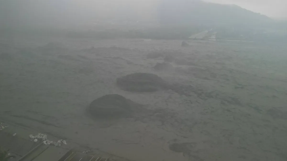 馬太鞍溪橋遭洪水沖毀災阻封路 替代道路繞行需2.5小時