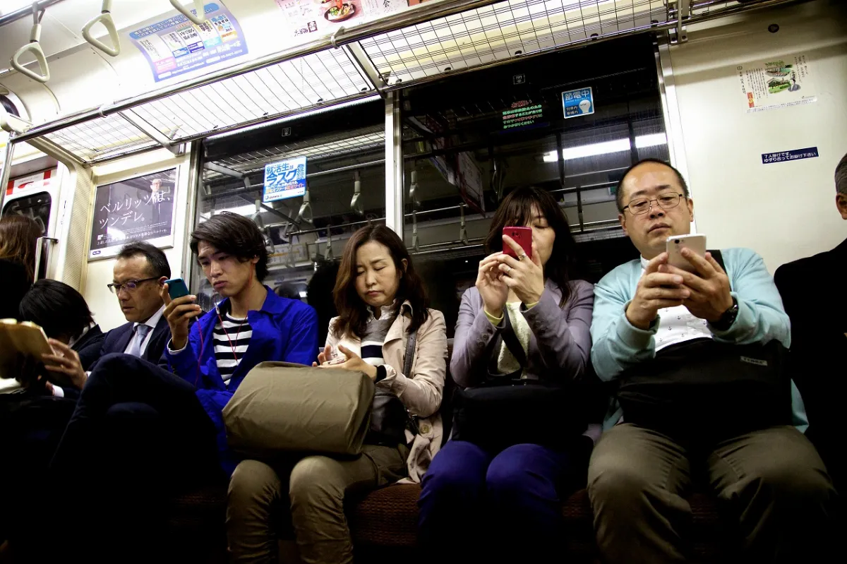 日本愛知縣豐明市通過條例 10月起手機每天限使用2小時