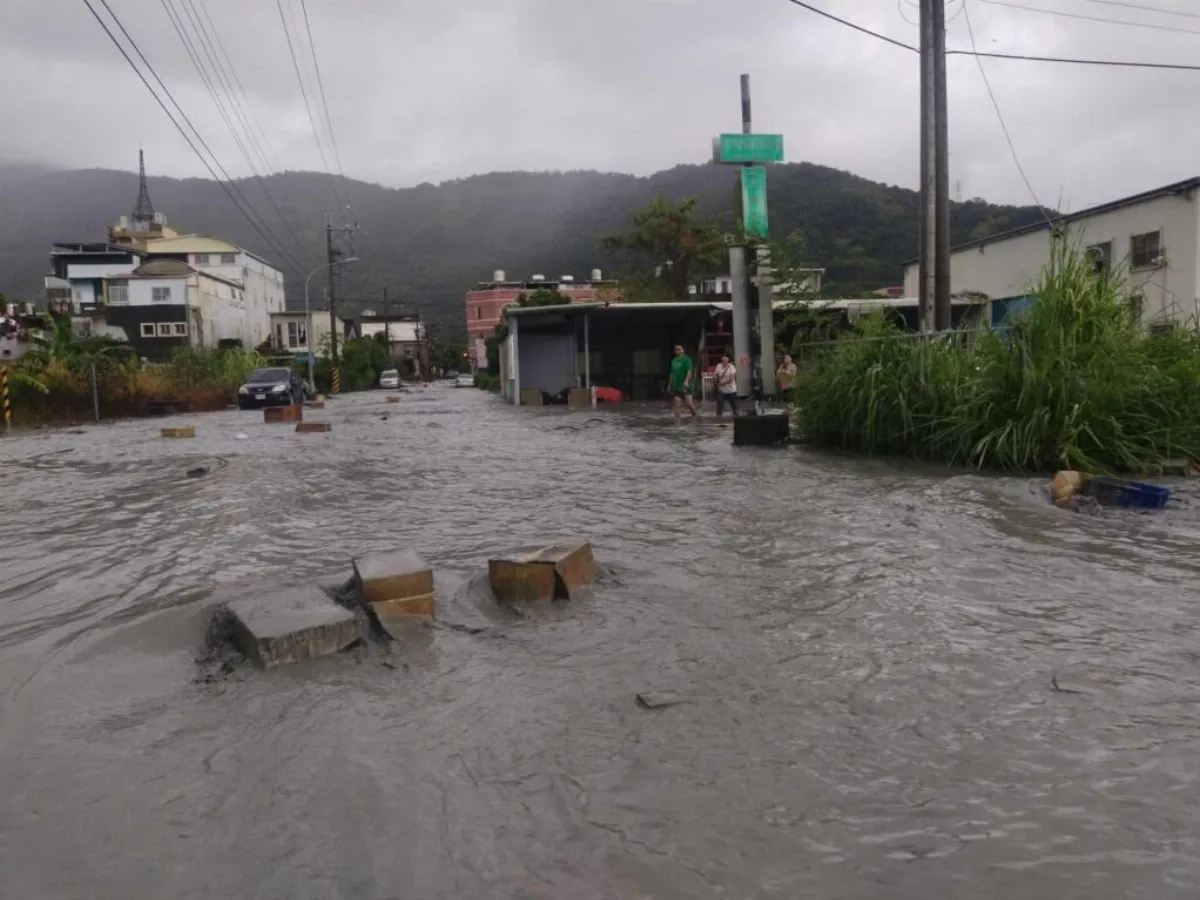馬太鞍溪堰塞湖溢流 77人受困2人失聯